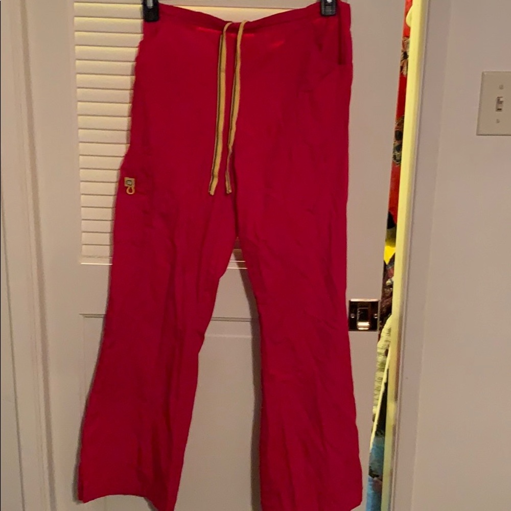 Red wonderwink scrub top